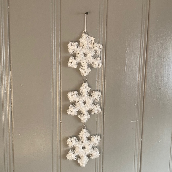 NWT Set of 2 Beautiful White Tinsel Snowflake ❄️ Holiday Decorations - Picture 9 of 16